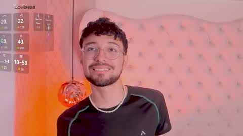 Snapshot of jonnygreey chatting on 12/20/25, 06:59 JonnyGreey online show from 12/20/25, 06:59