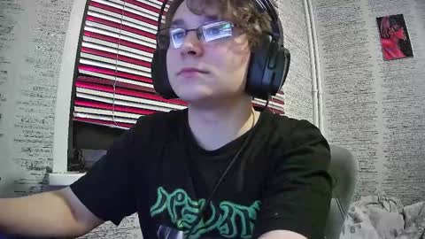 Snapshot of jonnymyloka chatting on 12/22/24, 12:28 JONNY online show from 12/22/24, 12:28