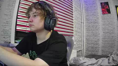 Snapshot of jonnymyloka chatting on 12/29/24, 01:56 JONNY online show from 12/29/24, 01:56