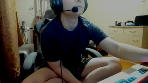 Snapshot of jonnymyloka chatting on 12/18/25, 10:38 JONNY online show from 12/18/25, 10:38