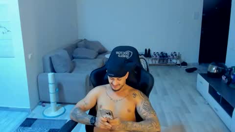 jonnyporn1 online show from 11/04/25, 10:42