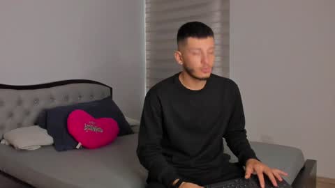 Snapshot of josh_and_dilany chatting on 12/29/24, 01:38 Dilany Josh online show from 12/29/24, 01:38