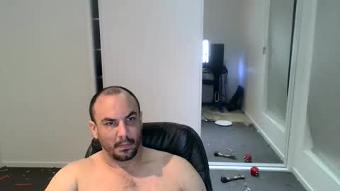 Snapshot of josh_aus333 chatting on 10/10/25, 01:10 josh_aus333 online show from 10/10/25, 01:10