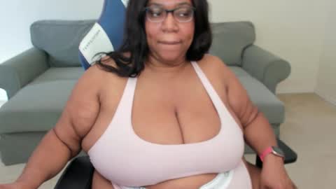 Snapshot of josie_kiss chatting on 12/12/24, 06:10 Josie Kiss online show from 12/12/24, 06:10