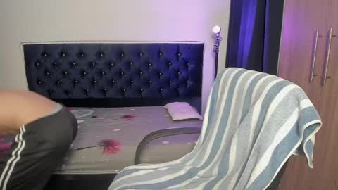 josy online show from 04/22/26, 02:36