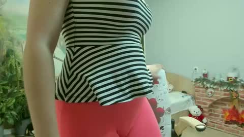 Snapshot of joyfuluntamed chatting on 11/13/25, 04:33 joy online show from 11/13/25, 04:33