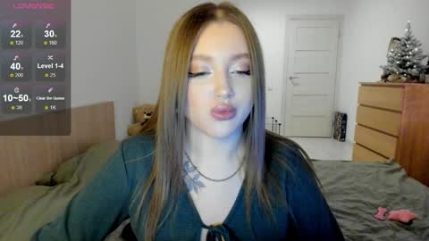 Snapshot of ju_lii chatting on 12/18/24, 01:45 Julia and Julia online show from 12/18/24, 01:45