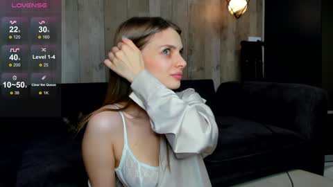 Snapshot of ju_lii chatting on 12/29/24, 06:05 Julia and Julia online show from 12/29/24, 06:05