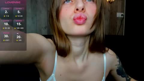 Snapshot of ju_lii chatting on 02/13/25, 04:39 Julia and Julia online show from 02/13/25, 04:39