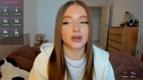 Snapshot of ju_lii chatting on 02/18/25, 02:06 Julia and Julia online show from 02/18/25, 02:06