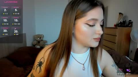 Snapshot of ju_lii chatting on 03/12/25, 02:23 Julia and Julia online show from 03/12/25, 02:23