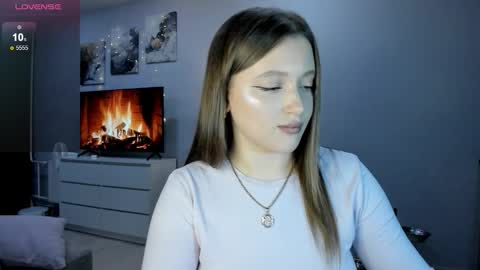 Snapshot of ju_lii chatting on 10/21/25, 08:42 Julia and Julia online show from 10/21/25, 08:42