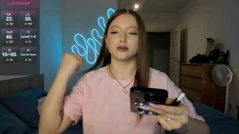 Snapshot of ju_lii chatting on 11/14/25, 01:32 Julia and Julia online show from 11/14/25, 01:32