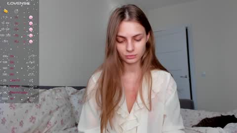 Snapshot of ju_lii chatting on 06/18/26, 11:58 Julia and Julia online show from 06/18/26, 11:58