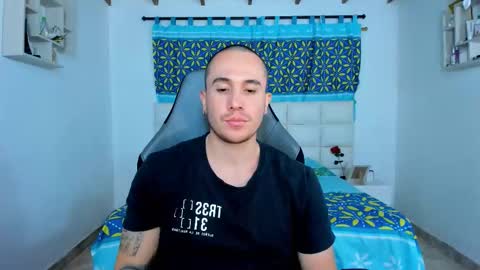 Snapshot of juan__jimenez chatting on 02/12/25, 12:48 Juan online show from 02/12/25, 12:48