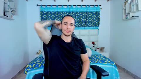 Snapshot of juan__jimenez chatting on 02/16/25, 12:52 Juan online show from 02/16/25, 12:52