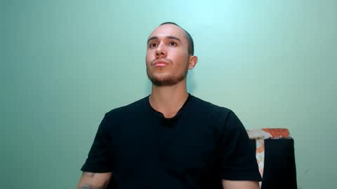 Snapshot of juan__jimenez chatting on 02/18/25, 11:22 Juan online show from 02/18/25, 11:22