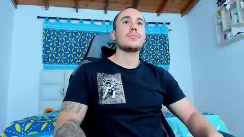 Snapshot of juan__jimenez chatting on 02/21/25, 01:44 Juan online show from 02/21/25, 01:44