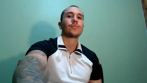 Snapshot of juan__jimenez chatting on 02/23/25, 06:39 Juan online show from 02/23/25, 06:39