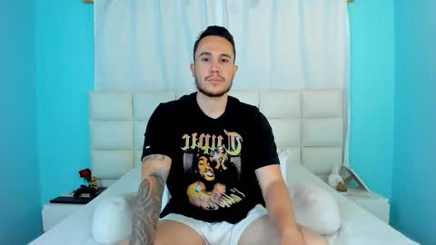 Snapshot of juan__jimenez chatting on 10/15/25, 10:32 Juan online show from 10/15/25, 10:32