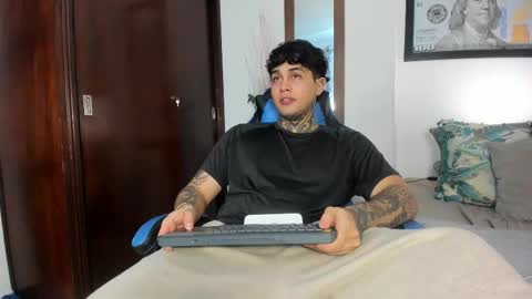 juan_alvarez18 online show from 11/13/25, 11:58