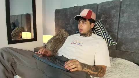 juan_alvarez18 online show from 01/09/26, 03:42