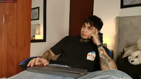 juan_alvarez18 online show from 05/25/26, 05:13