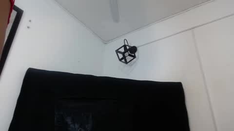    online show from 09/10/25, 01:00