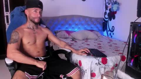 Snapshot of juan_bruce chatting on 12/15/25, 09:30 juan online show from 12/15/25, 09:30