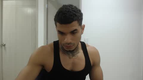 juan_gomez_1 online show from 02/06/25, 11:21