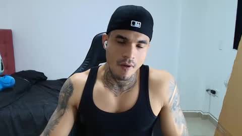 juan_gomez_1 online show from 12/18/25, 12:49