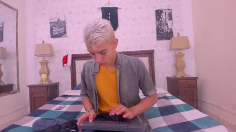 J U A N   L O V E R S online show from 12/05/24, 12:44