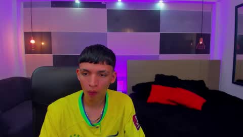 Snapshot of juan_nd_steven chatting on 12/11/24, 04:28 JuanSteven online show from 12/11/24, 04:28