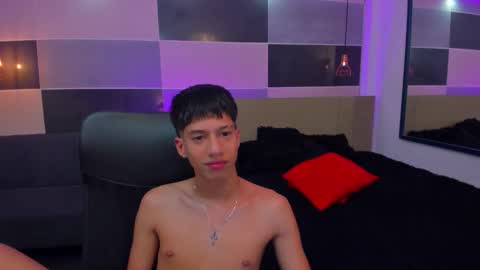 Snapshot of juan_nd_steven chatting on 12/11/24, 07:31 JuanSteven online show from 12/11/24, 07:31