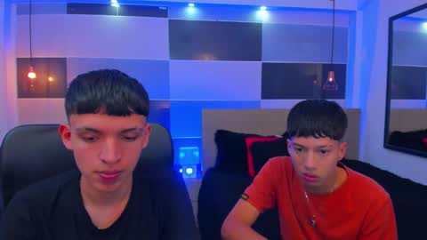 Snapshot of juan_nd_steven chatting on 12/12/24, 04:26 JuanSteven online show from 12/12/24, 04:26