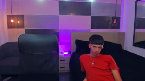 Snapshot of juan_nd_steven chatting on 12/12/24, 07:30 JuanSteven online show from 12/12/24, 07:30