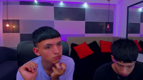 Snapshot of juan_nd_steven chatting on 12/13/24, 09:24 JuanSteven online show from 12/13/24, 09:24