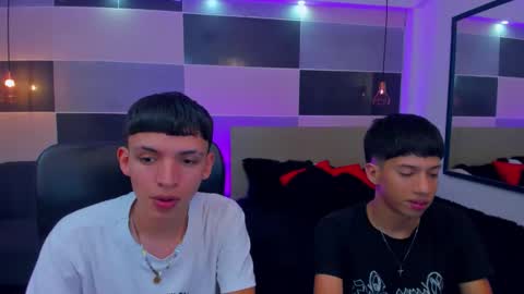 Snapshot of juan_nd_steven chatting on 12/18/24, 04:42 JuanSteven online show from 12/18/24, 04:42