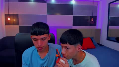 Snapshot of juan_nd_steven chatting on 12/20/24, 05:04 JuanSteven online show from 12/20/24, 05:04