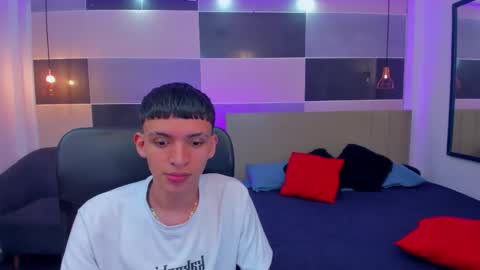 Snapshot of juan_nd_steven chatting on 12/28/24, 04:30 JuanSteven online show from 12/28/24, 04:30