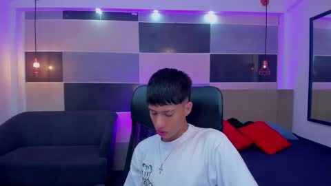 Snapshot of juan_nd_steven chatting on 12/29/24, 01:06 JuanSteven online show from 12/29/24, 01:06