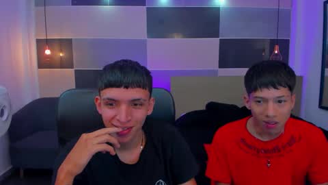 Snapshot of juan_nd_steven chatting on 01/15/25, 04:25 JuanSteven online show from 01/15/25, 04:25