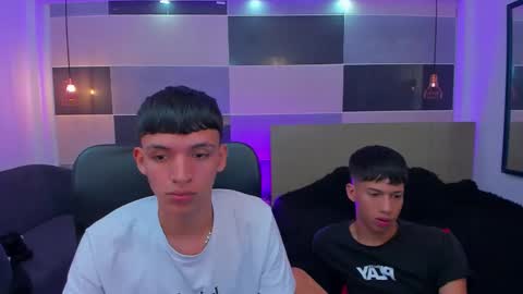 Snapshot of juan_nd_steven chatting on 02/11/25, 04:33 JuanSteven online show from 02/11/25, 04:33