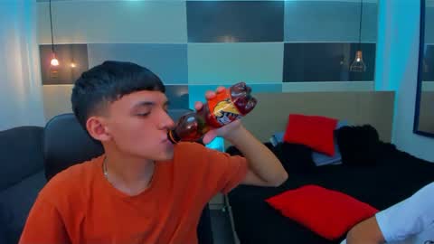 Snapshot of juan_nd_steven chatting on 02/14/25, 04:04 JuanSteven online show from 02/14/25, 04:04