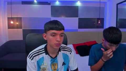 Snapshot of juan_nd_steven chatting on 02/19/25, 04:12 JuanSteven online show from 02/19/25, 04:12