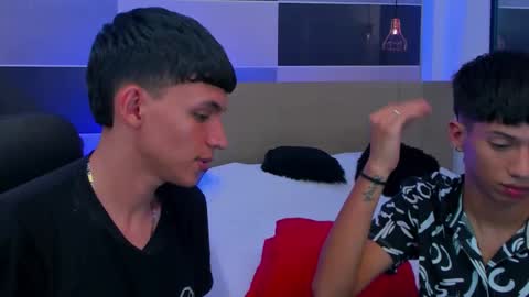 Snapshot of juan_nd_steven chatting on 02/20/25, 07:34 JuanSteven online show from 02/20/25, 07:34