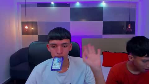 Snapshot of juan_nd_steven chatting on 02/21/25, 04:18 JuanSteven online show from 02/21/25, 04:18