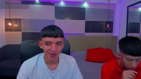 Snapshot of juan_nd_steven chatting on 02/28/25, 04:54 JuanSteven online show from 02/28/25, 04:54