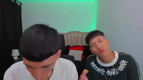 Snapshot of juan_nd_steven chatting on 10/03/25, 04:09 JuanSteven online show from 10/03/25, 04:09