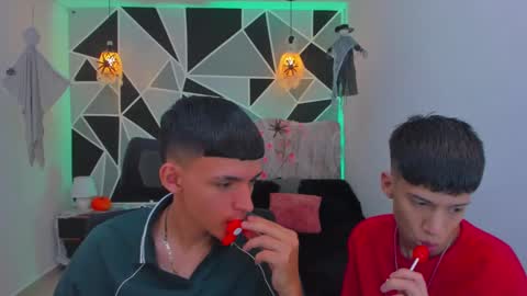 Snapshot of juan_nd_steven chatting on 10/23/25, 04:23 JuanSteven online show from 10/23/25, 04:23